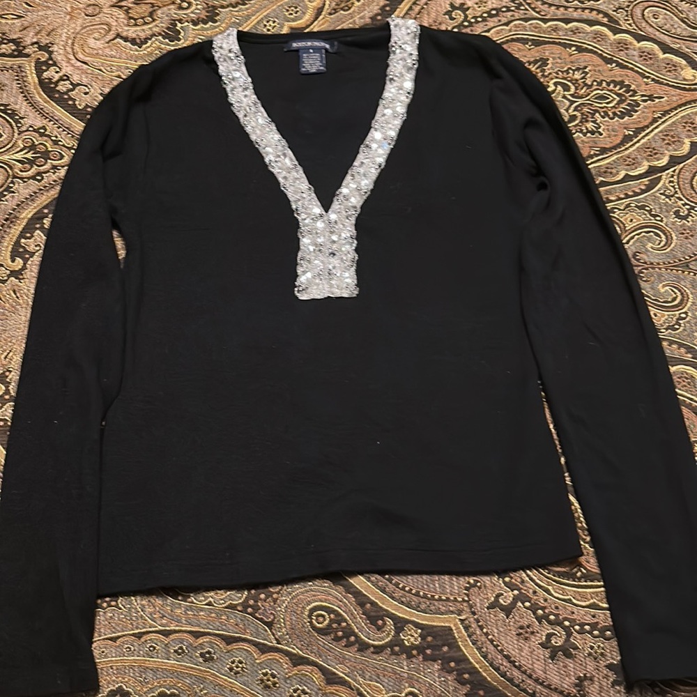 Beautiful long sleeve sweater with sequins trim